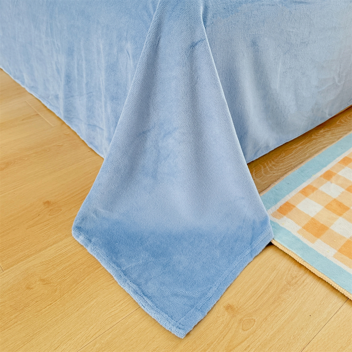 91家纺网 家纺一手货源 找家纺 曼町家居 2025新款雪花绒四件套 蓝色大耳狗