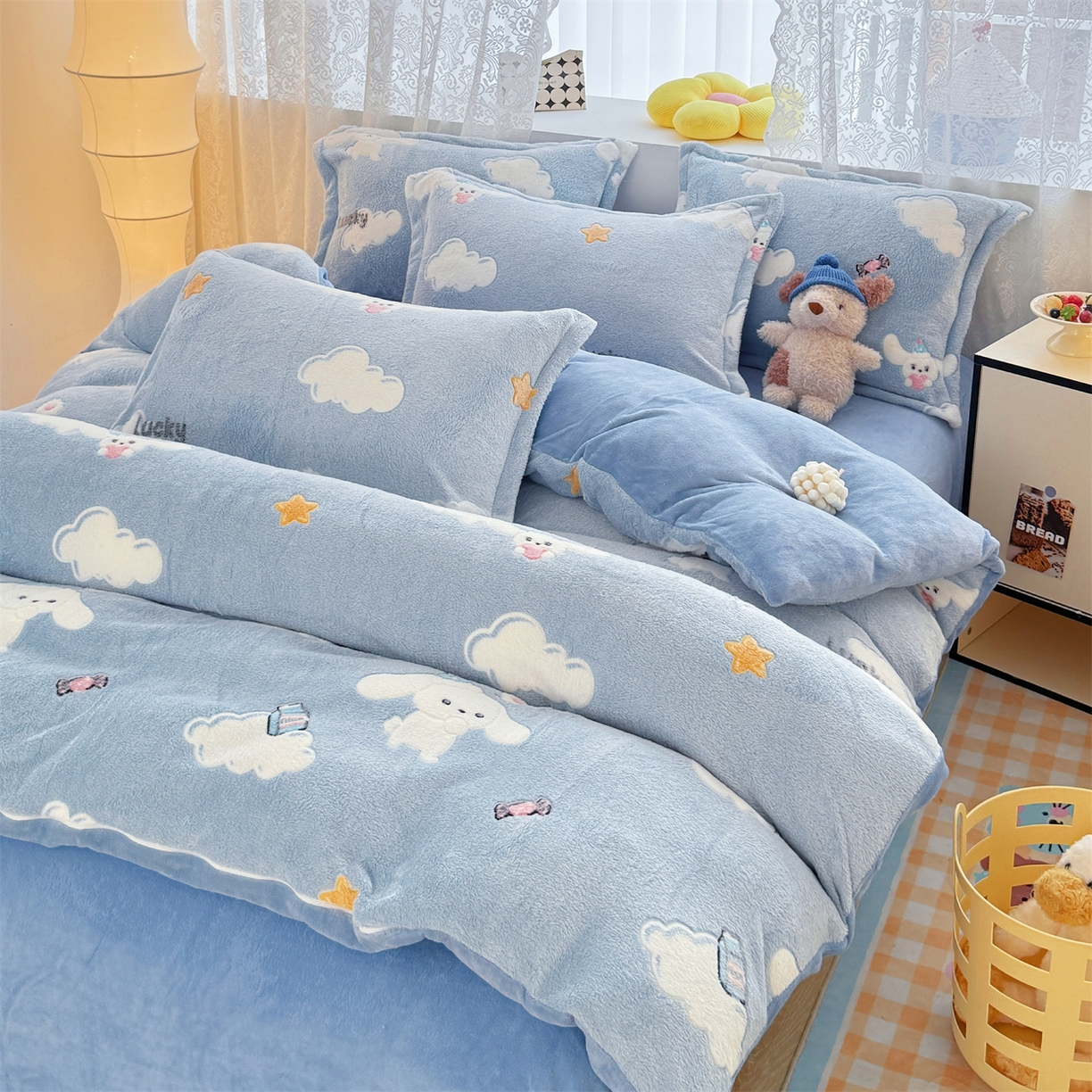 91家纺网 家纺一手货源 找家纺 曼町家居 2025新款雪花绒四件套 蓝色大耳狗