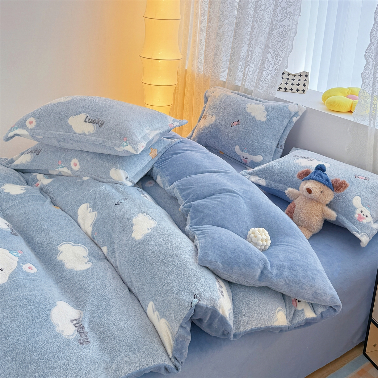 91家纺网 家纺一手货源 找家纺 曼町家居 2025新款雪花绒四件套 蓝色大耳狗