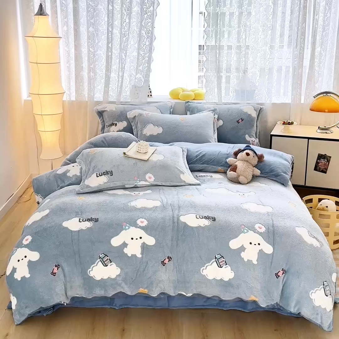 91家纺网 家纺一手货源 找家纺 曼町家居 2025新款雪花绒四件套 蓝色大耳狗