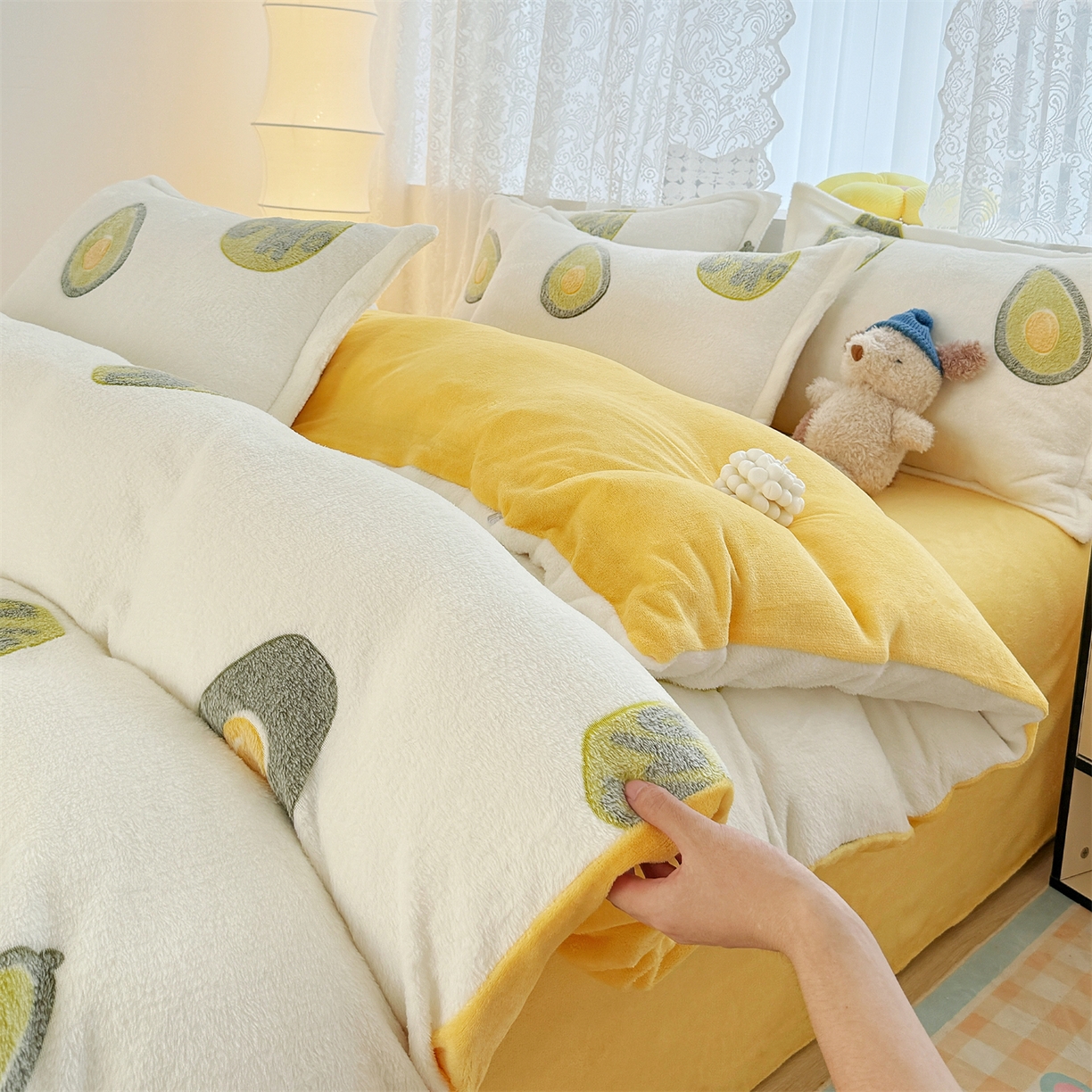 91家纺网 家纺一手货源 找家纺 曼町家居 2025新款雪花绒四件套 牛油果