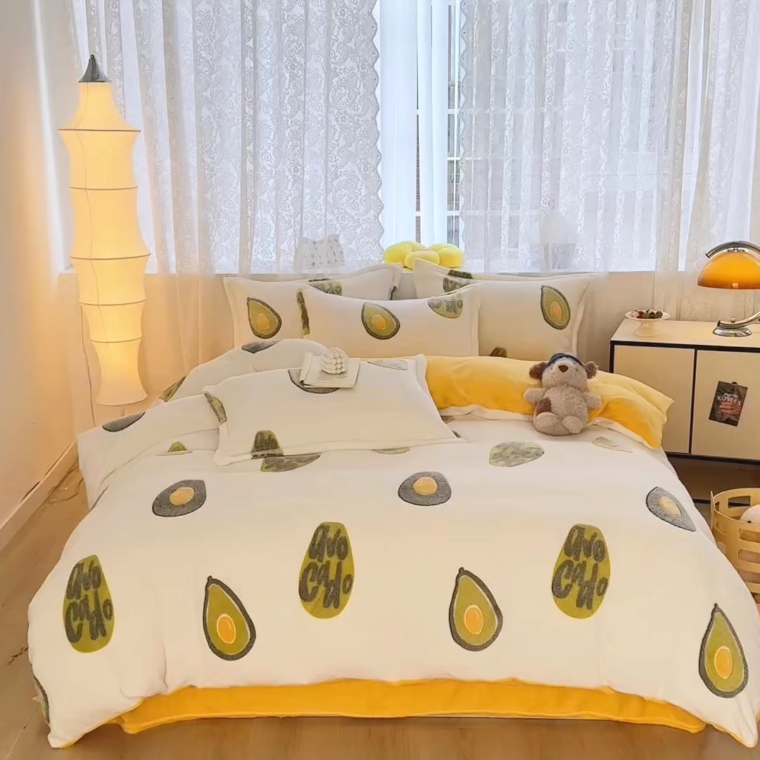 91家纺网 家纺一手货源 找家纺 曼町家居 2025新款雪花绒四件套 牛油果