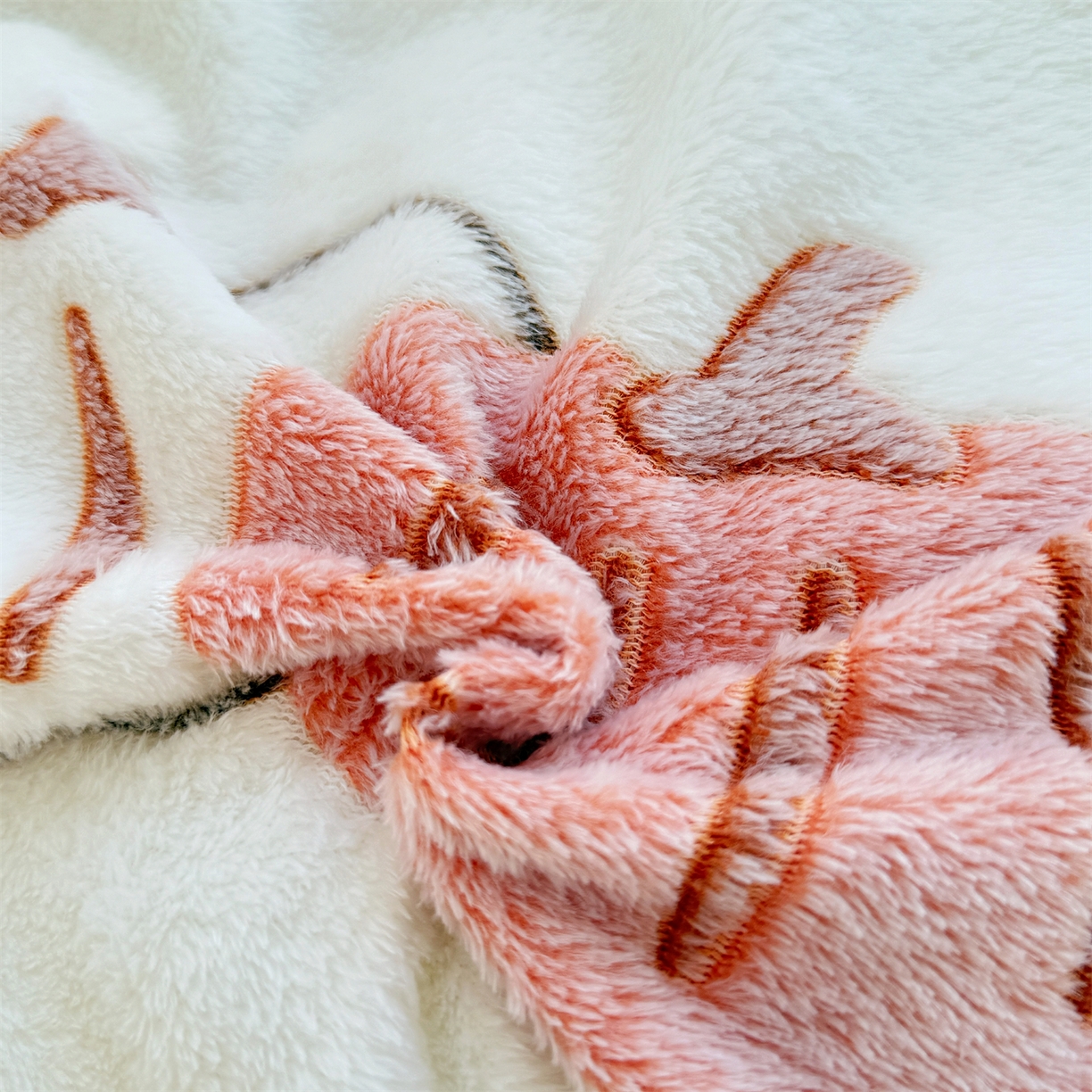 91家纺网 家纺一手货源 找家纺 曼町家居 2025新款雪花绒四件套 绅士派对