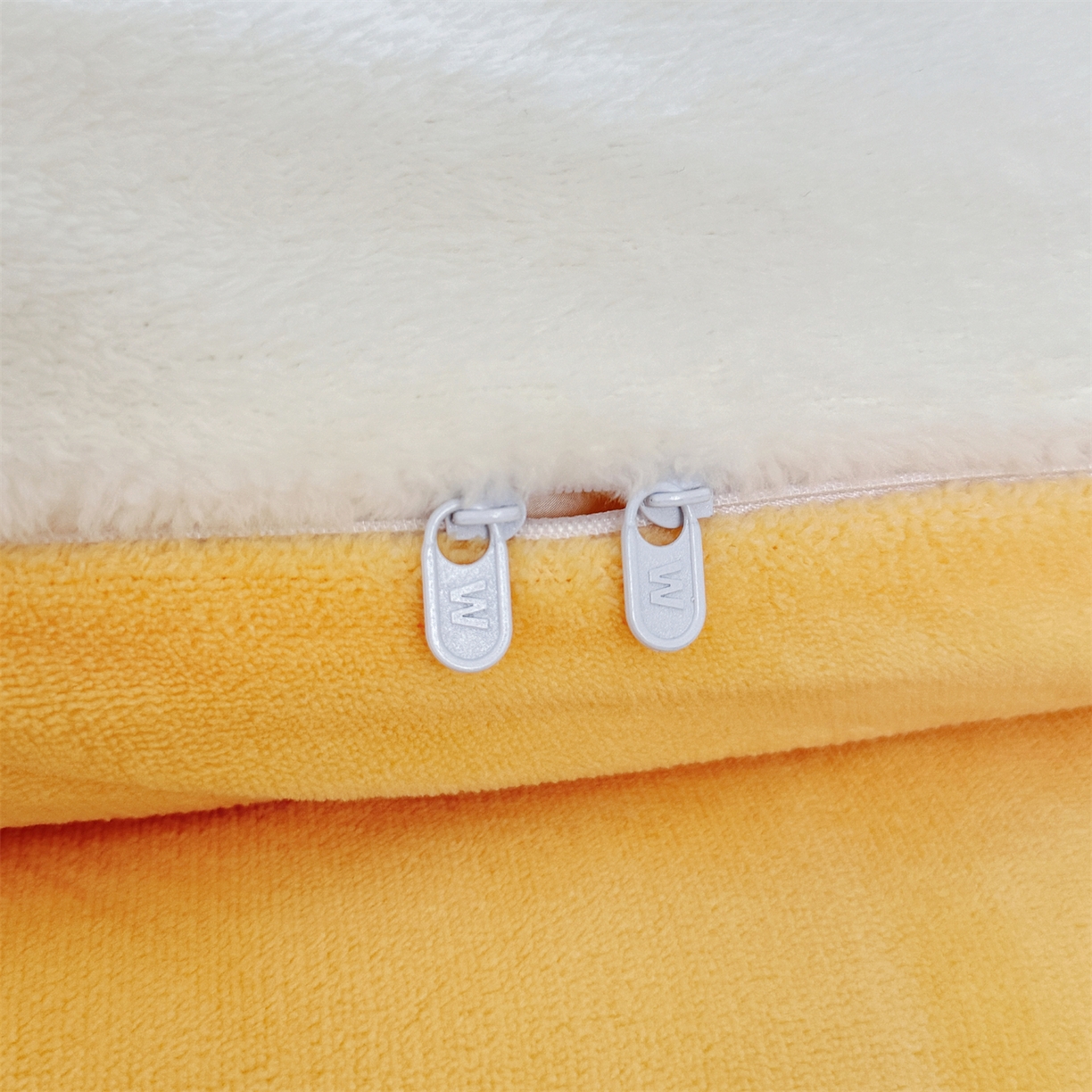 91家纺网 家纺一手货源 找家纺 曼町家居 2025新款雪花绒四件套 绅士派对