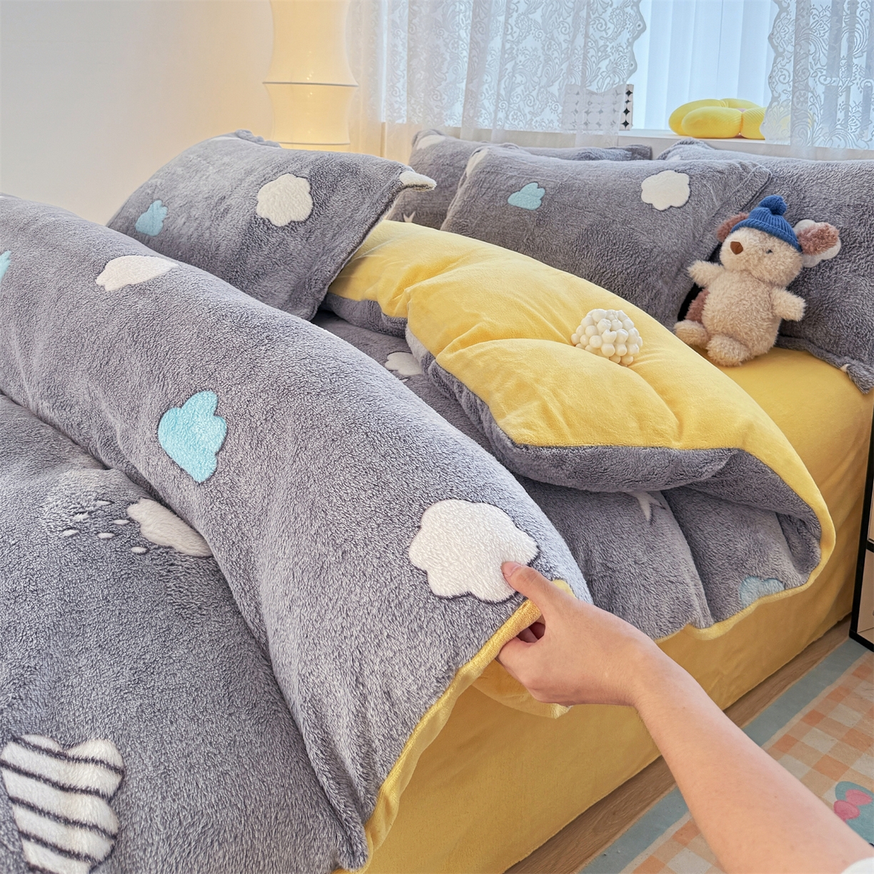 91家纺网 家纺一手货源 找家纺 曼町家居 2025新款雪花绒四件套 时空序曲