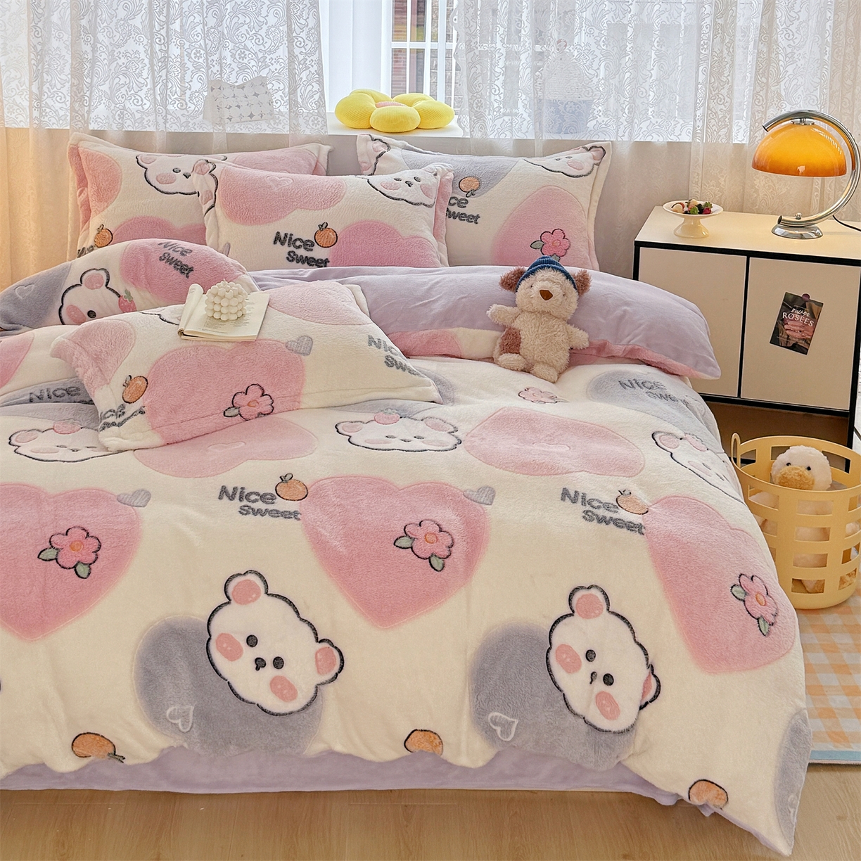 91家纺网 家纺一手货源 找家纺 曼町家居 2025新款雪花绒四件套 甜蜜小熊
