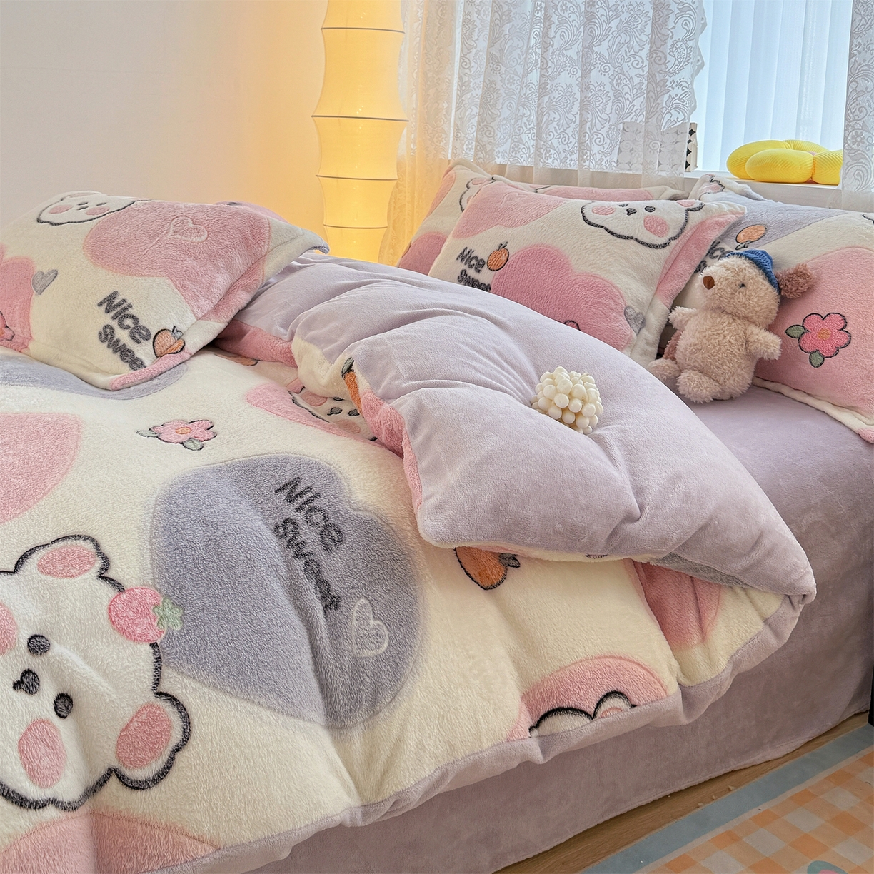 91家纺网 家纺一手货源 找家纺 曼町家居 2025新款雪花绒四件套 甜蜜小熊