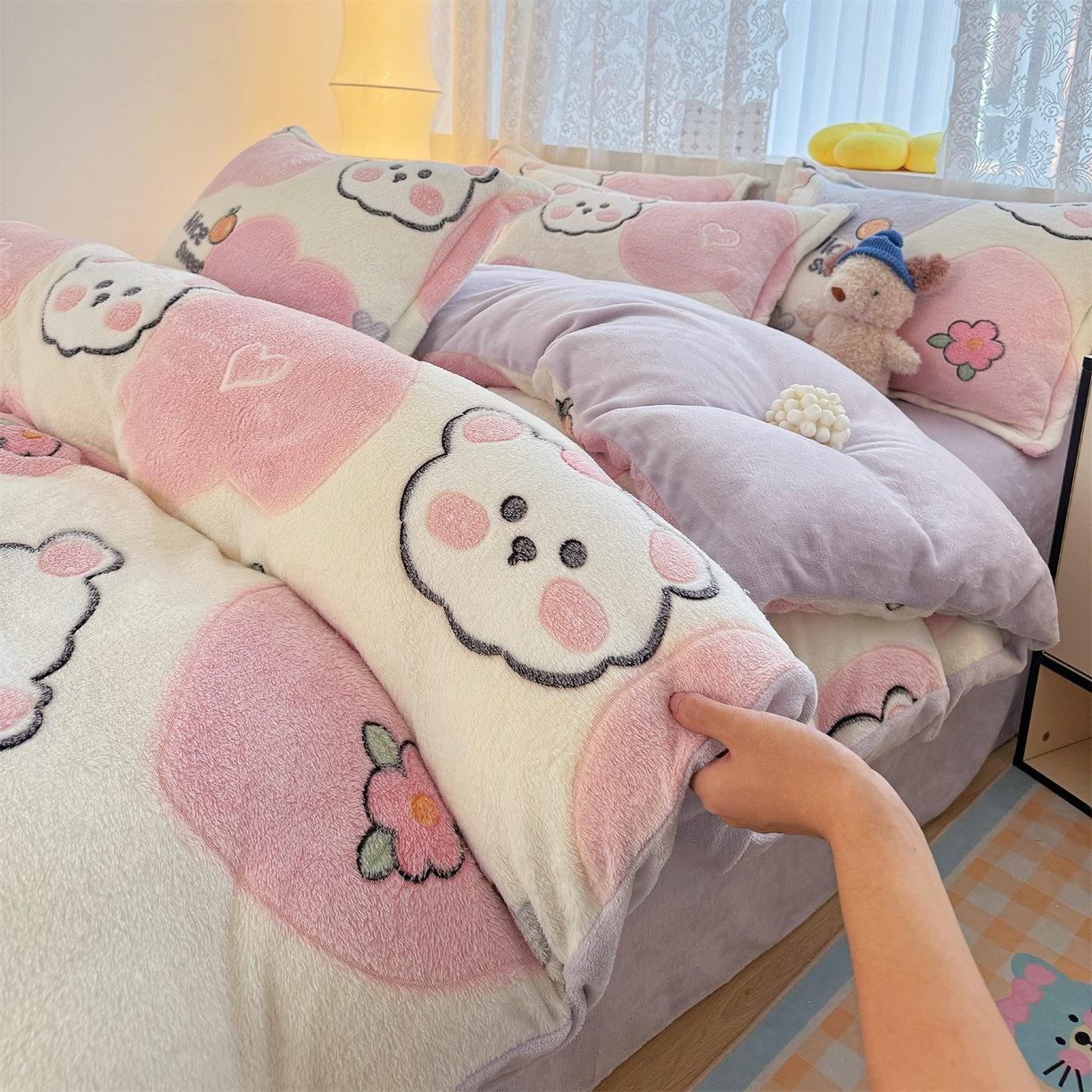 91家纺网 家纺一手货源 找家纺 曼町家居 2025新款雪花绒四件套 甜蜜小熊