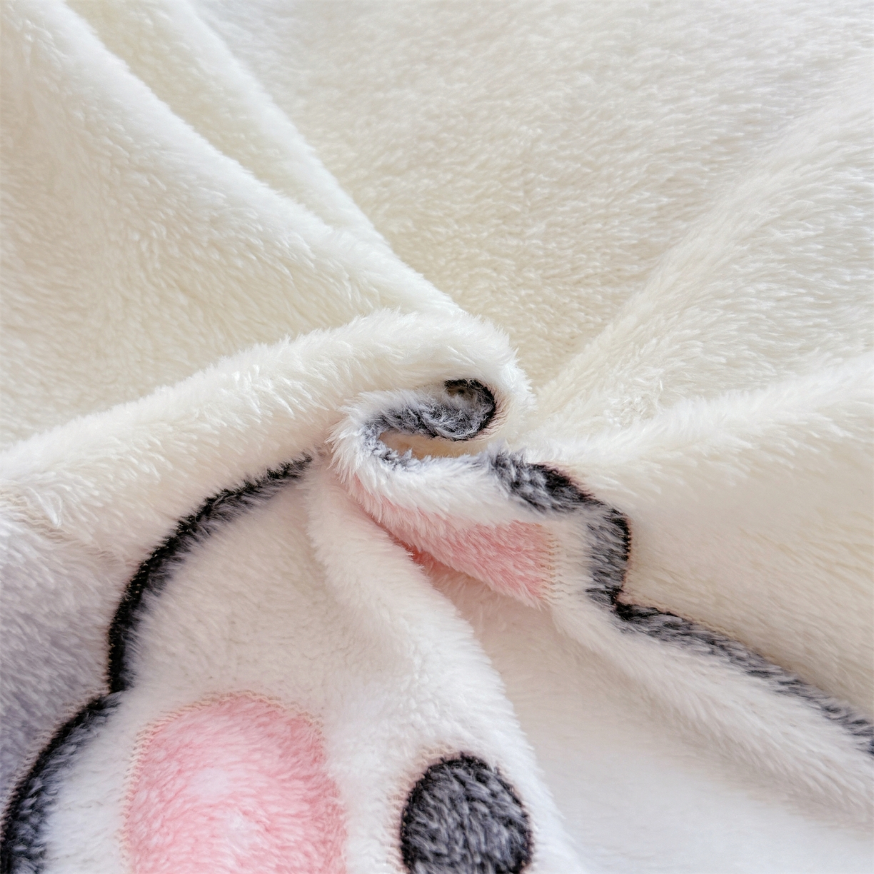 91家纺网 家纺一手货源 找家纺 曼町家居 2025新款雪花绒四件套 甜蜜小熊