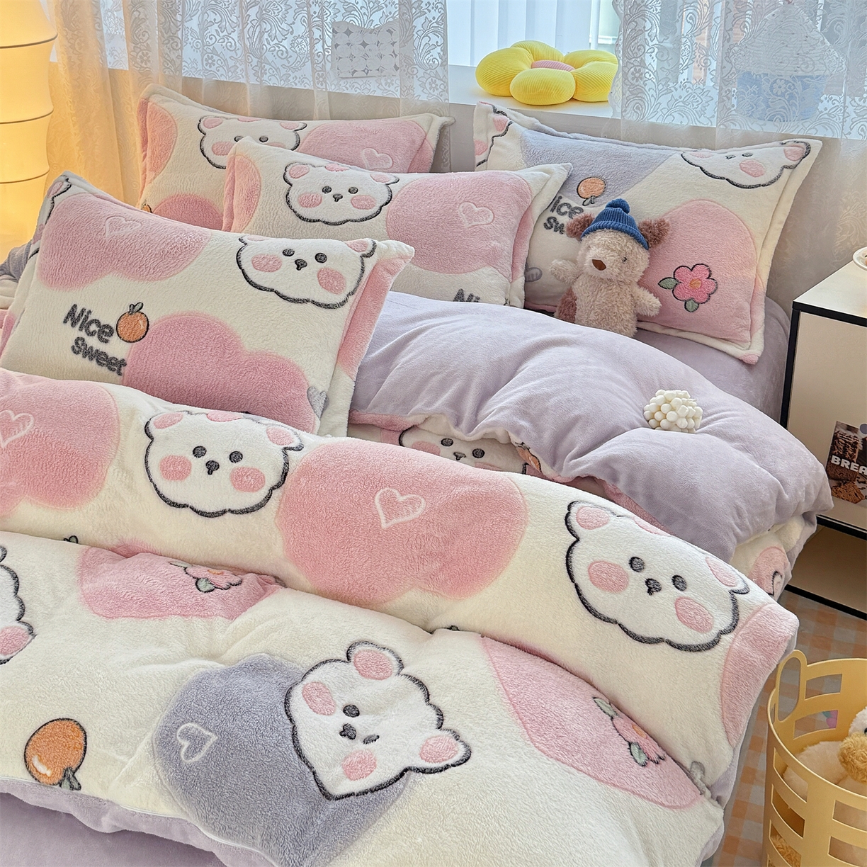 91家纺网 家纺一手货源 找家纺 曼町家居 2025新款雪花绒四件套 甜蜜小熊