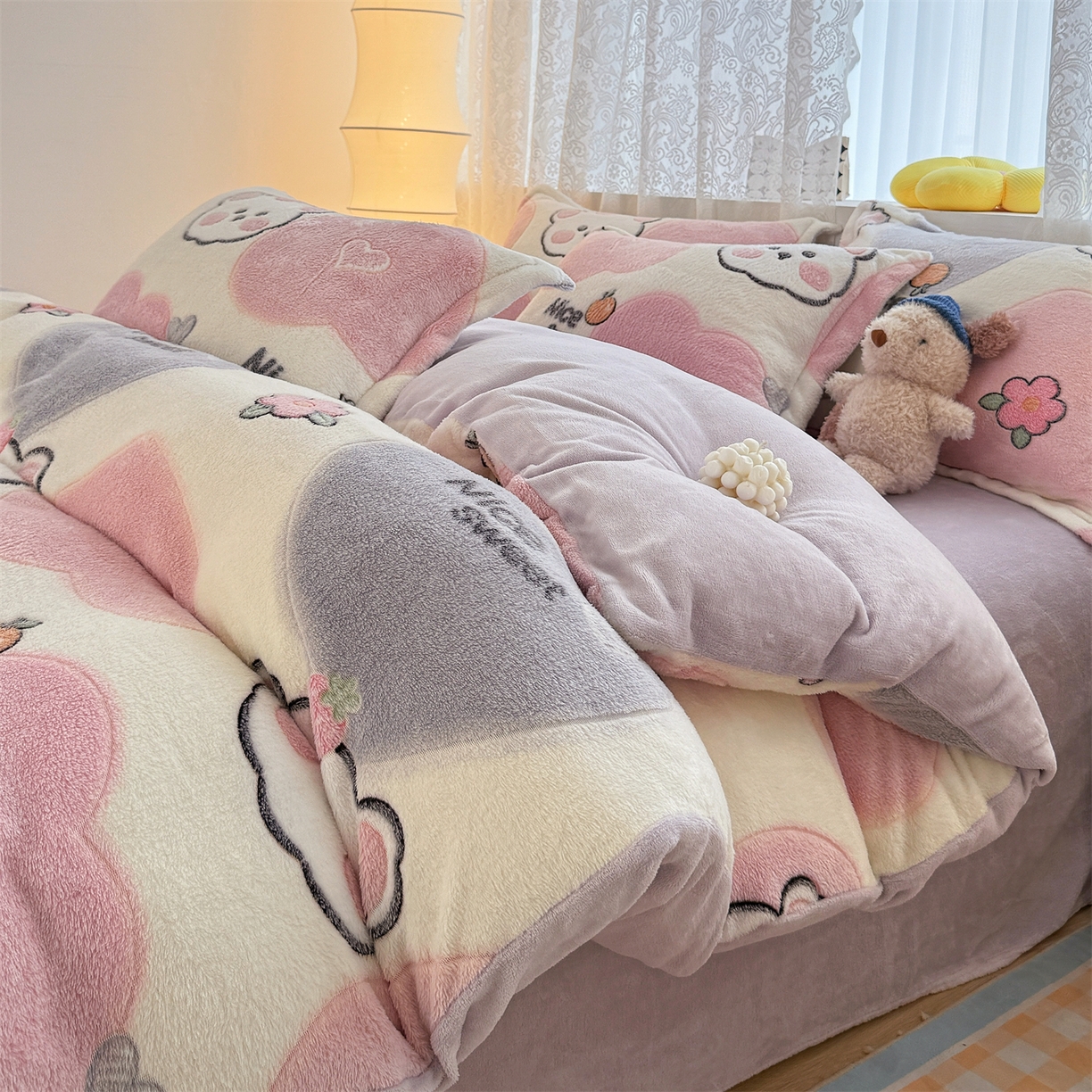 91家纺网 家纺一手货源 找家纺 曼町家居 2025新款雪花绒四件套 甜蜜小熊
