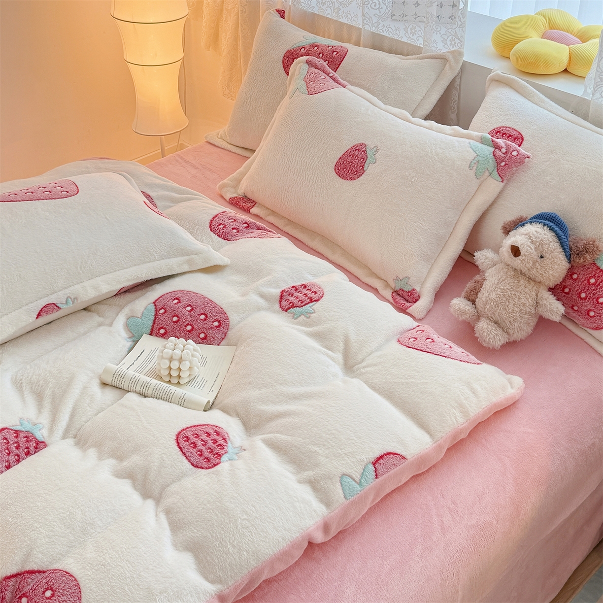 91家纺网 家纺一手货源 找家纺 曼町家居 2025新款雪花绒四件套 甜心草莓