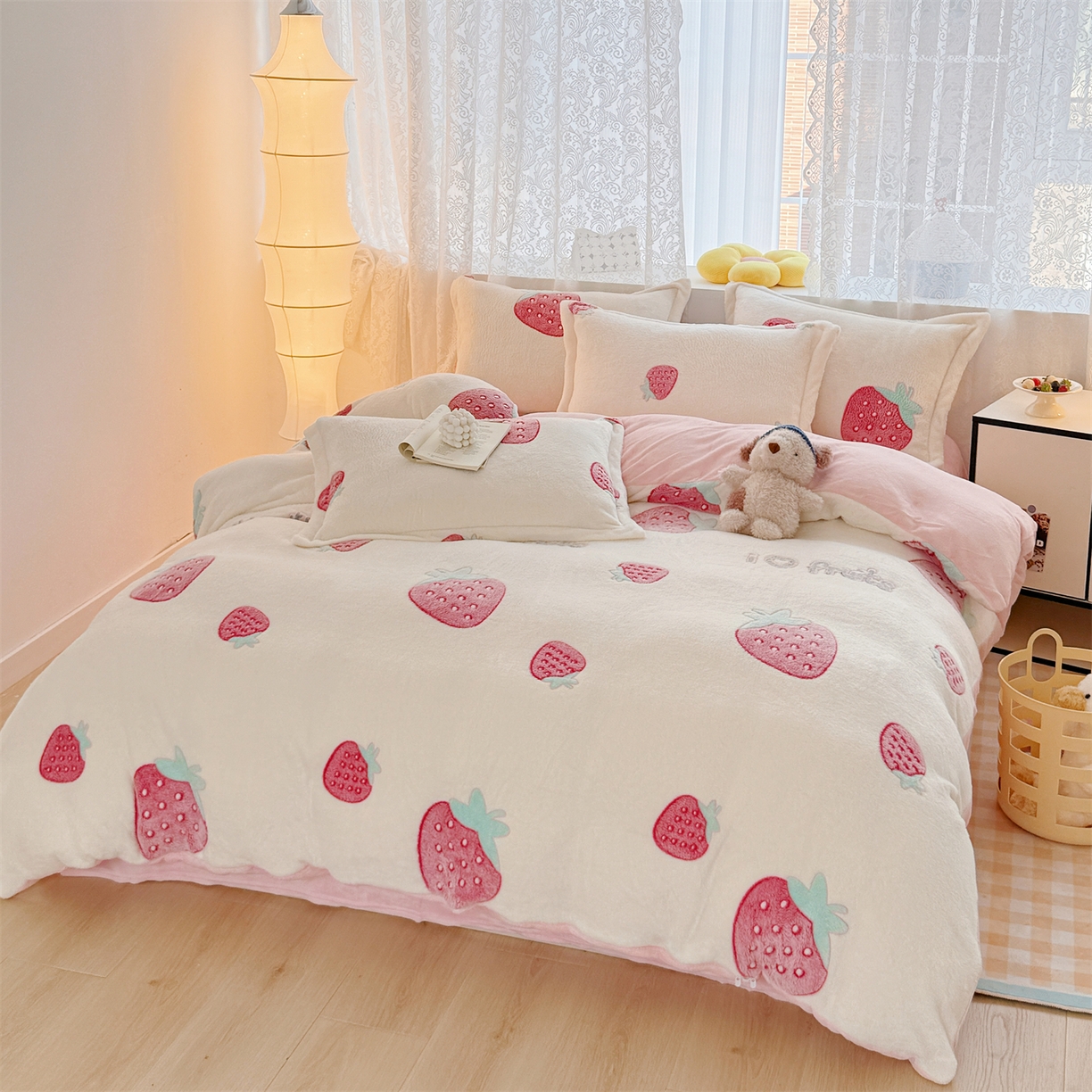 91家纺网 家纺一手货源 找家纺 曼町家居 2025新款雪花绒四件套 甜心草莓