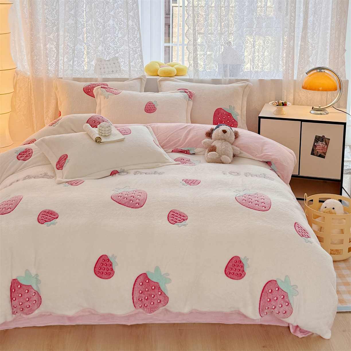 91家纺网 家纺一手货源 找家纺 曼町家居 2025新款雪花绒四件套 甜心草莓