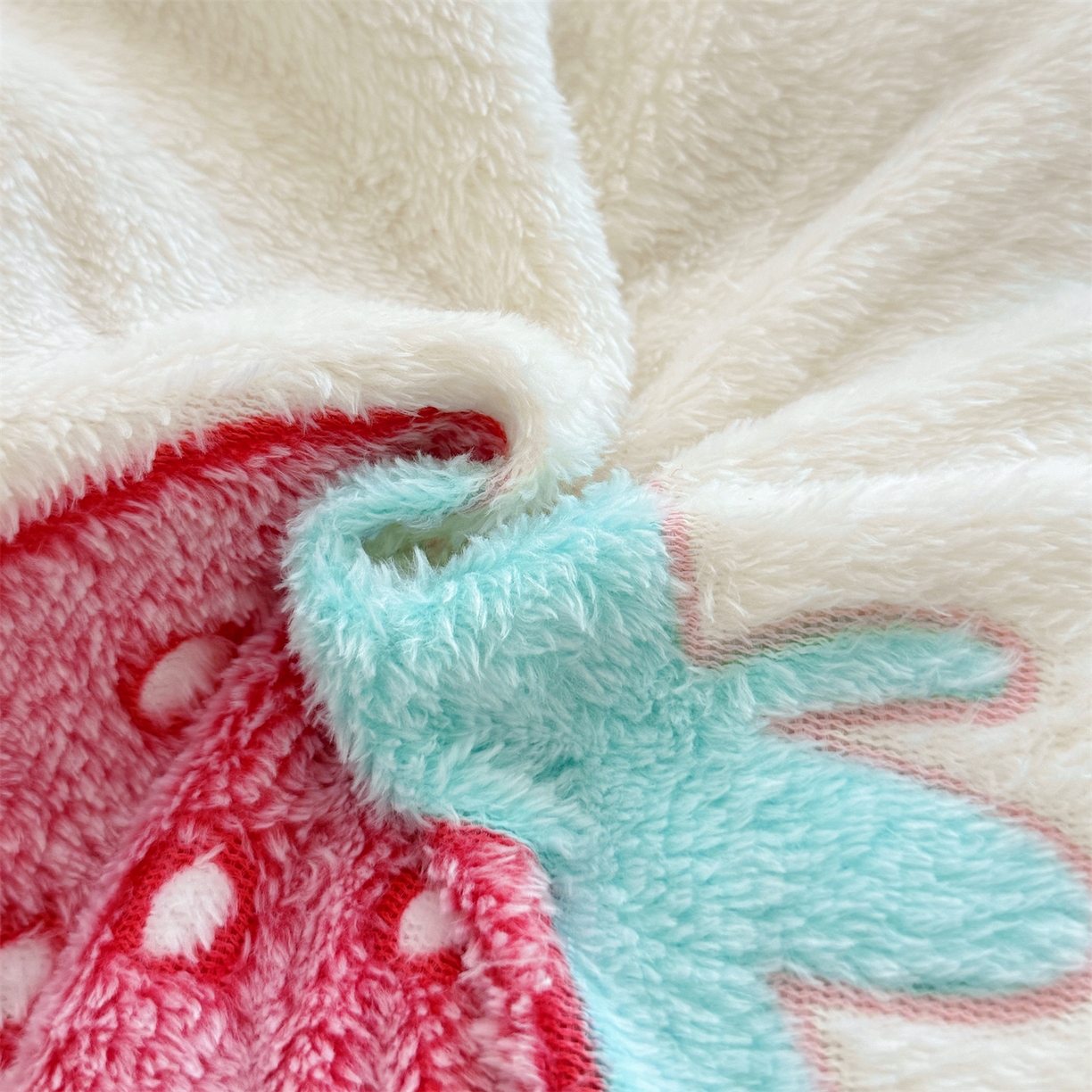 91家纺网 家纺一手货源 找家纺 曼町家居 2025新款雪花绒四件套 甜心草莓