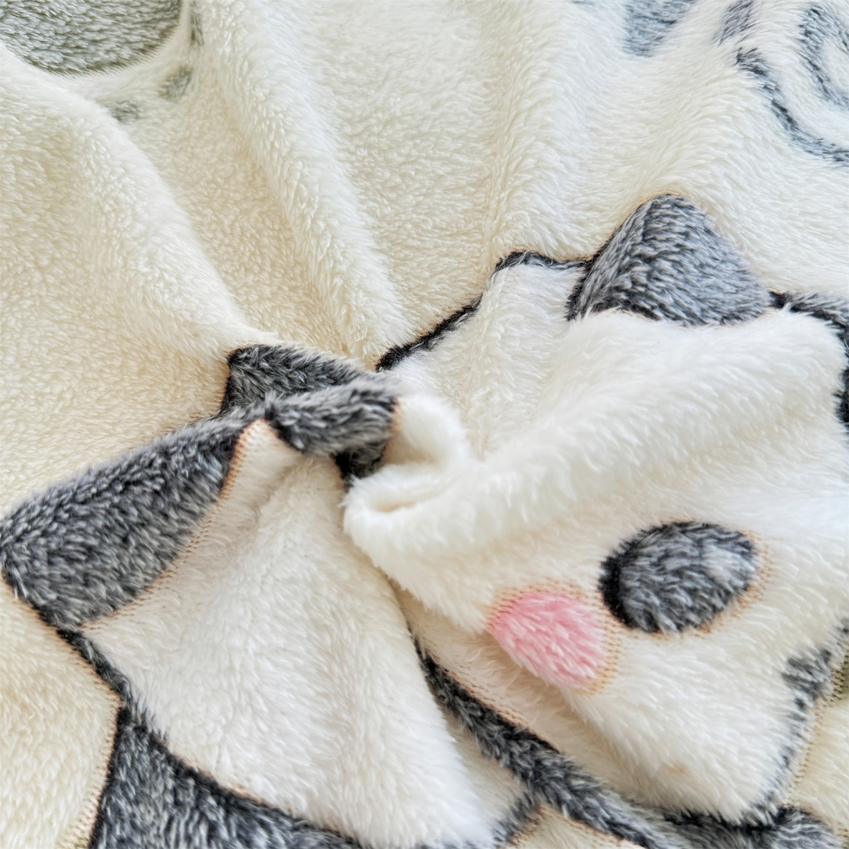 91家纺网 家纺一手货源 找家纺 曼町家居 2025新款雪花绒四件套 熊猫宝贝