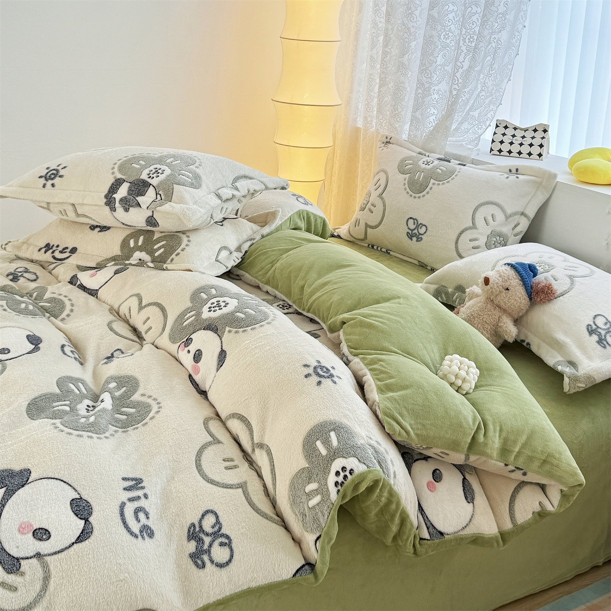 91家纺网 家纺一手货源 找家纺 曼町家居 2025新款雪花绒四件套 熊猫宝贝