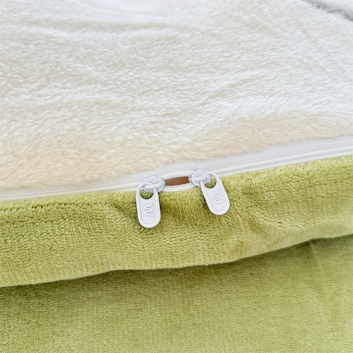 91家纺网 家纺一手货源 找家纺 曼町家居 2025新款雪花绒四件套 熊猫宝贝