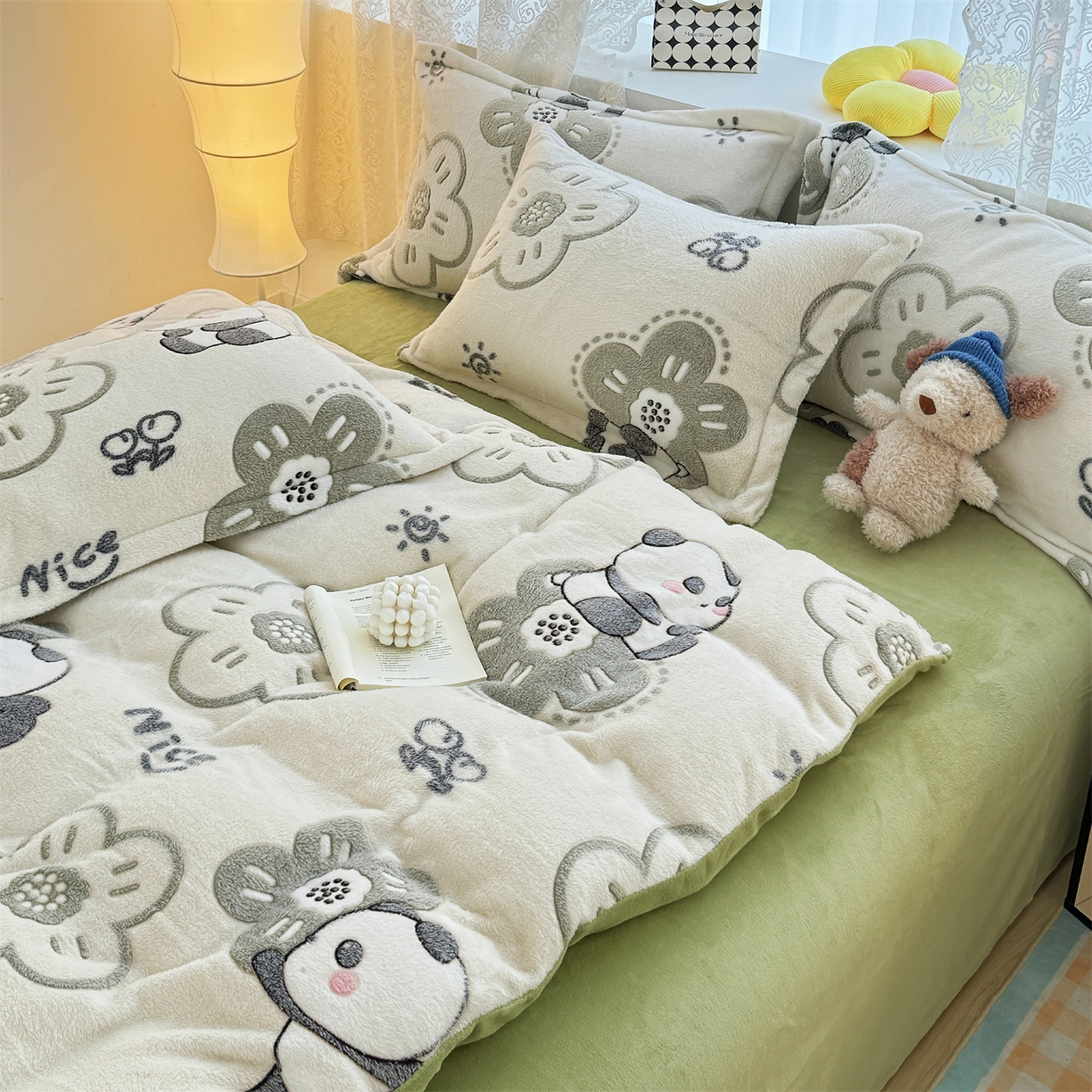 91家纺网 家纺一手货源 找家纺 曼町家居 2025新款雪花绒四件套 熊猫宝贝