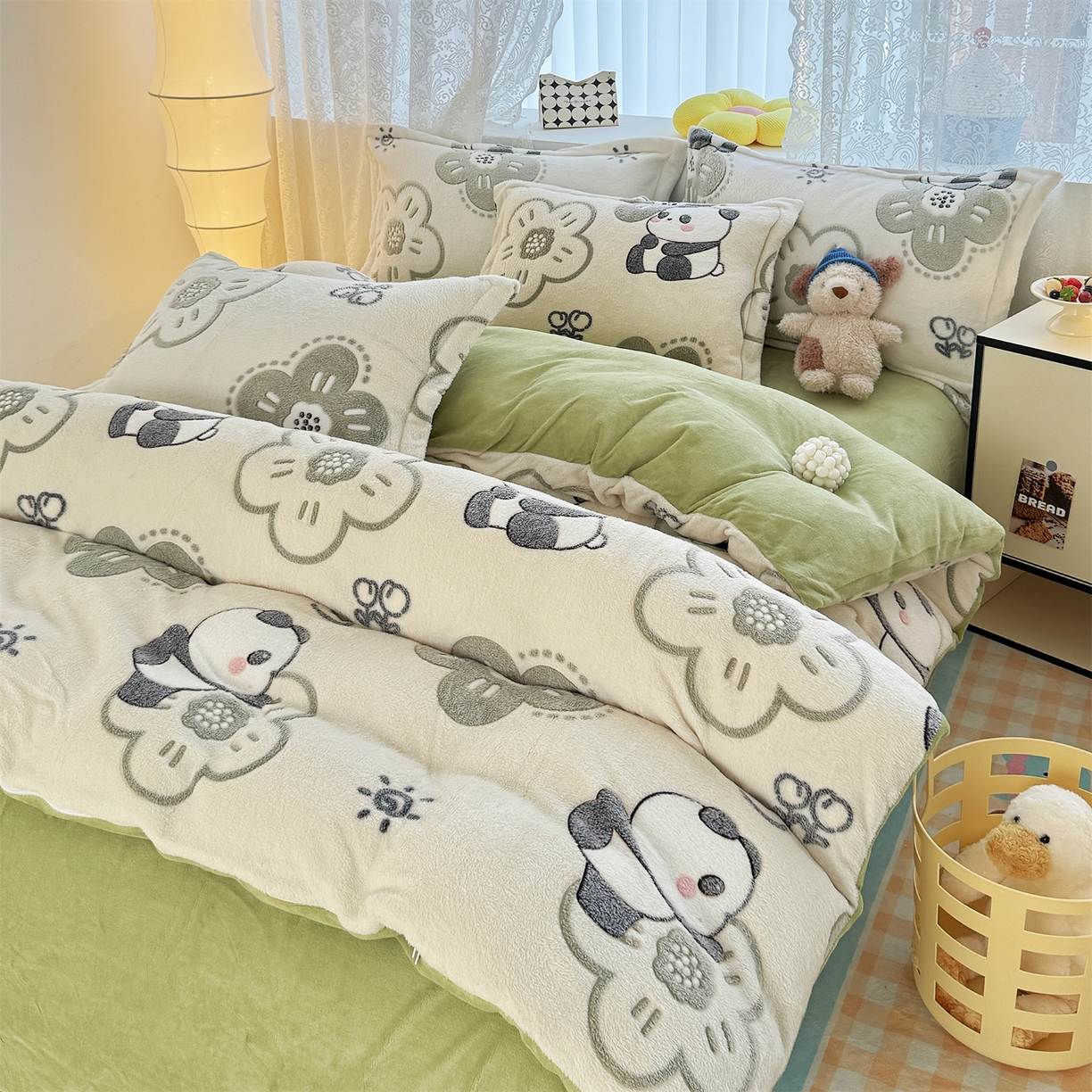 91家纺网 家纺一手货源 找家纺 曼町家居 2025新款雪花绒四件套 熊猫宝贝