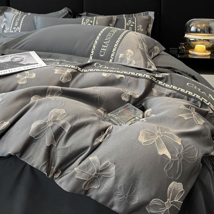 91家纺网 家纺一手货源 找家纺 千希家纺 2025新款彩金浮雕四件套-简奢系列 简奢-高级灰