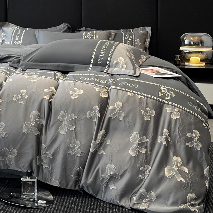 91家纺网 家纺一手货源 找家纺 千希家纺 2025新款彩金浮雕四件套-简奢系列 简奢-高级灰