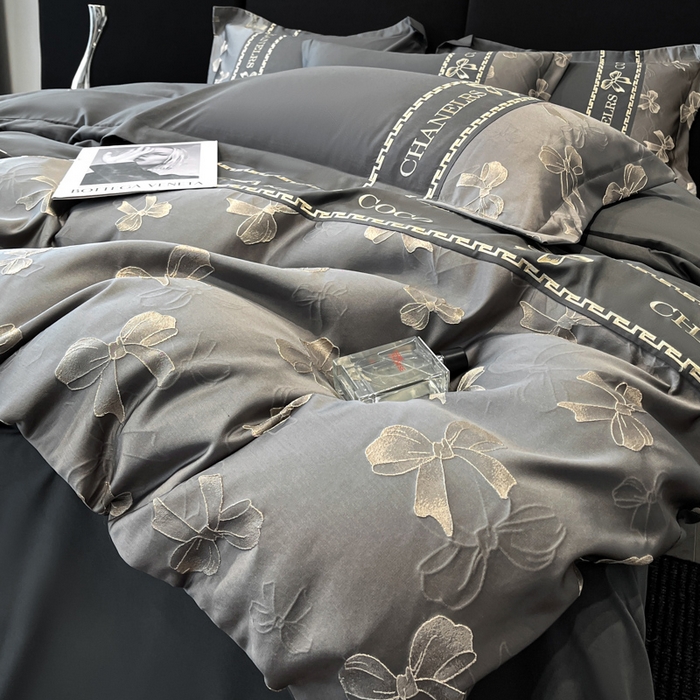 91家纺网 家纺一手货源 找家纺 千希家纺 2025新款彩金浮雕四件套-简奢系列 简奢-高级灰