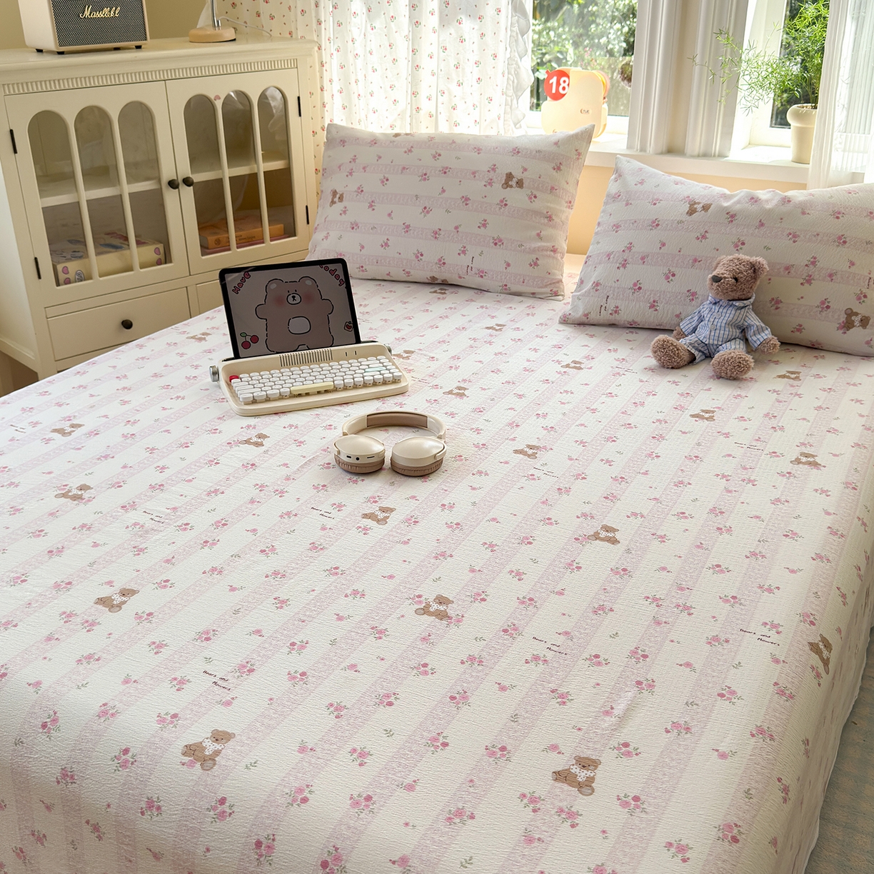 91家纺网 家纺一手货源 找家纺 沐芷 2025 A类双层纱花边床单单件 单人双人床单三件套 玫瑰熊