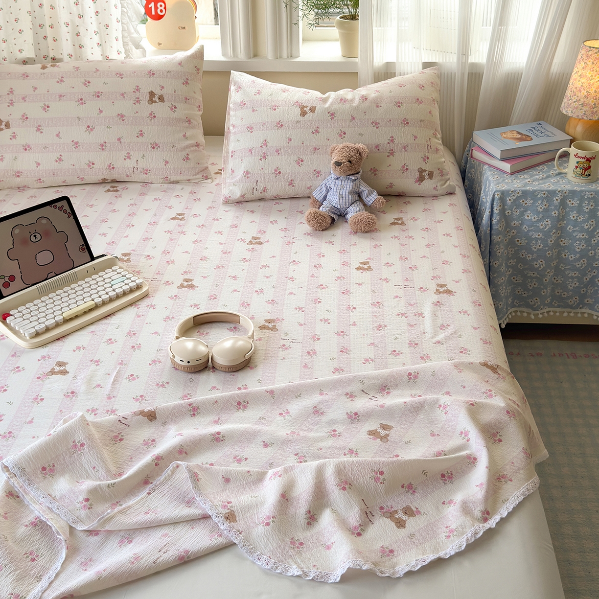 91家纺网 家纺一手货源 找家纺 沐芷 2025 A类双层纱花边床单单件 单人双人床单三件套 玫瑰熊