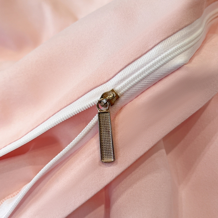 91家纺网 家纺一手货源 找家纺 千希家纺 2025新款彩金浮雕四件套-简奢系列 简奢-玫瑰粉