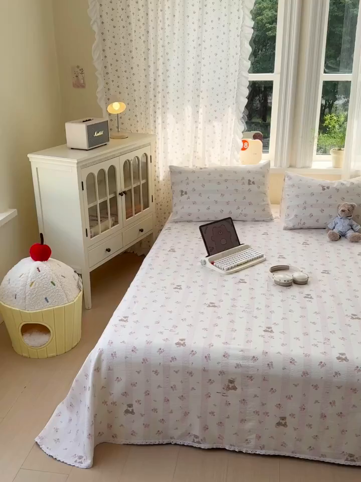 91家纺网 家纺一手货源 找家纺 沐芷 2025 A类双层纱花边床单单件 单人双人床单三件套 玫瑰熊