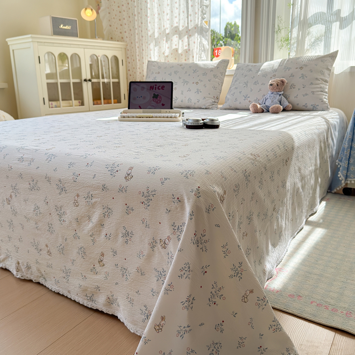 91家纺网 家纺一手货源 找家纺 沐芷 2025 A类双层纱花边床单单件 单人双人床单三件套 徘徊兔兔