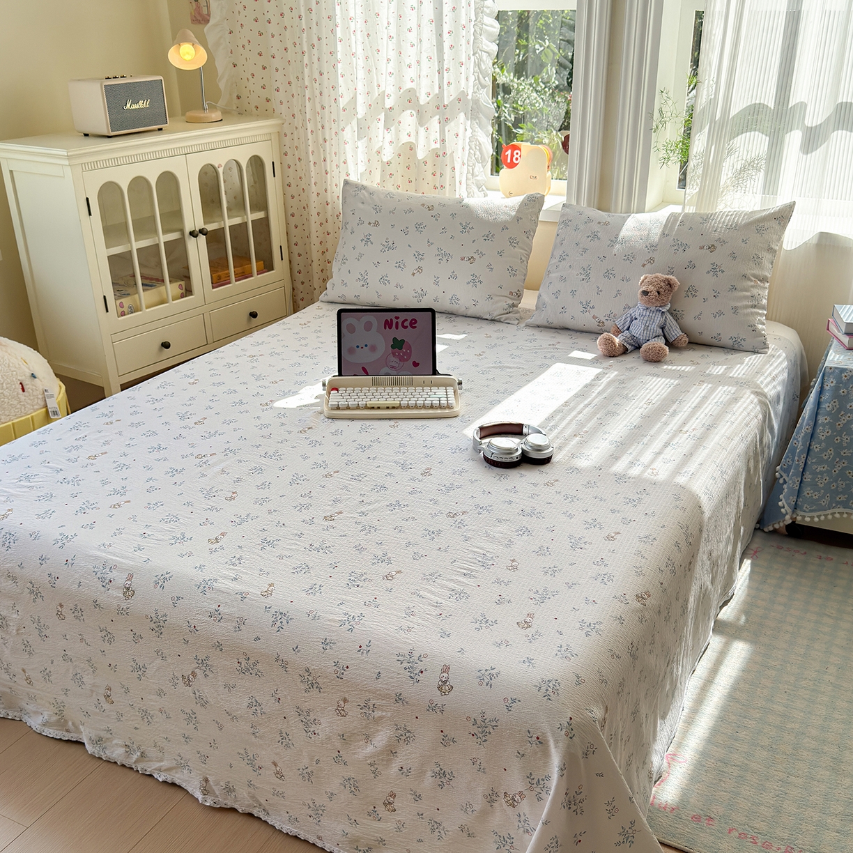 91家纺网 家纺一手货源 找家纺 沐芷 2025 A类双层纱花边床单单件 单人双人床单三件套 徘徊兔兔