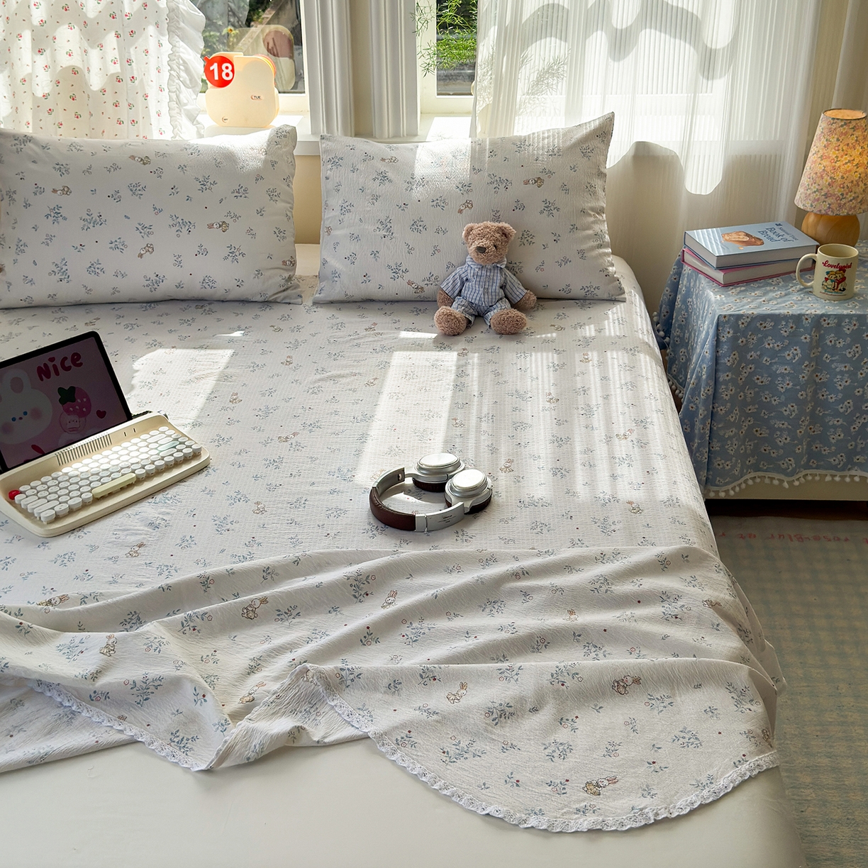 91家纺网 家纺一手货源 找家纺 沐芷 2025 A类双层纱花边床单单件 单人双人床单三件套 徘徊兔兔