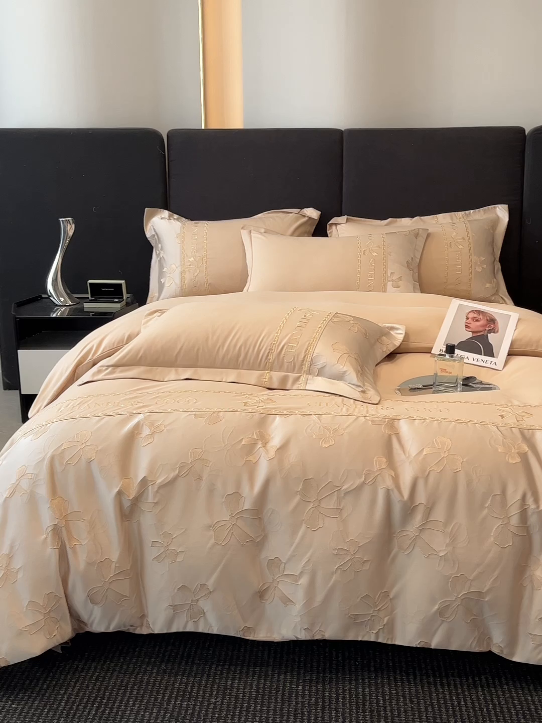 91家纺网 家纺一手货源 找家纺 千希家纺 2025新款彩金浮雕四件套-简奢系列 简奢-香槟金