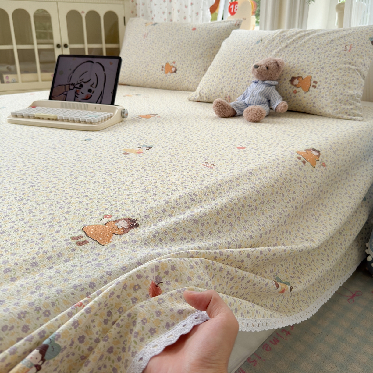 91家纺网 家纺一手货源 找家纺 沐芷 2025 A类双层纱花边床单单件 单人双人床单三件套 星砂入梦