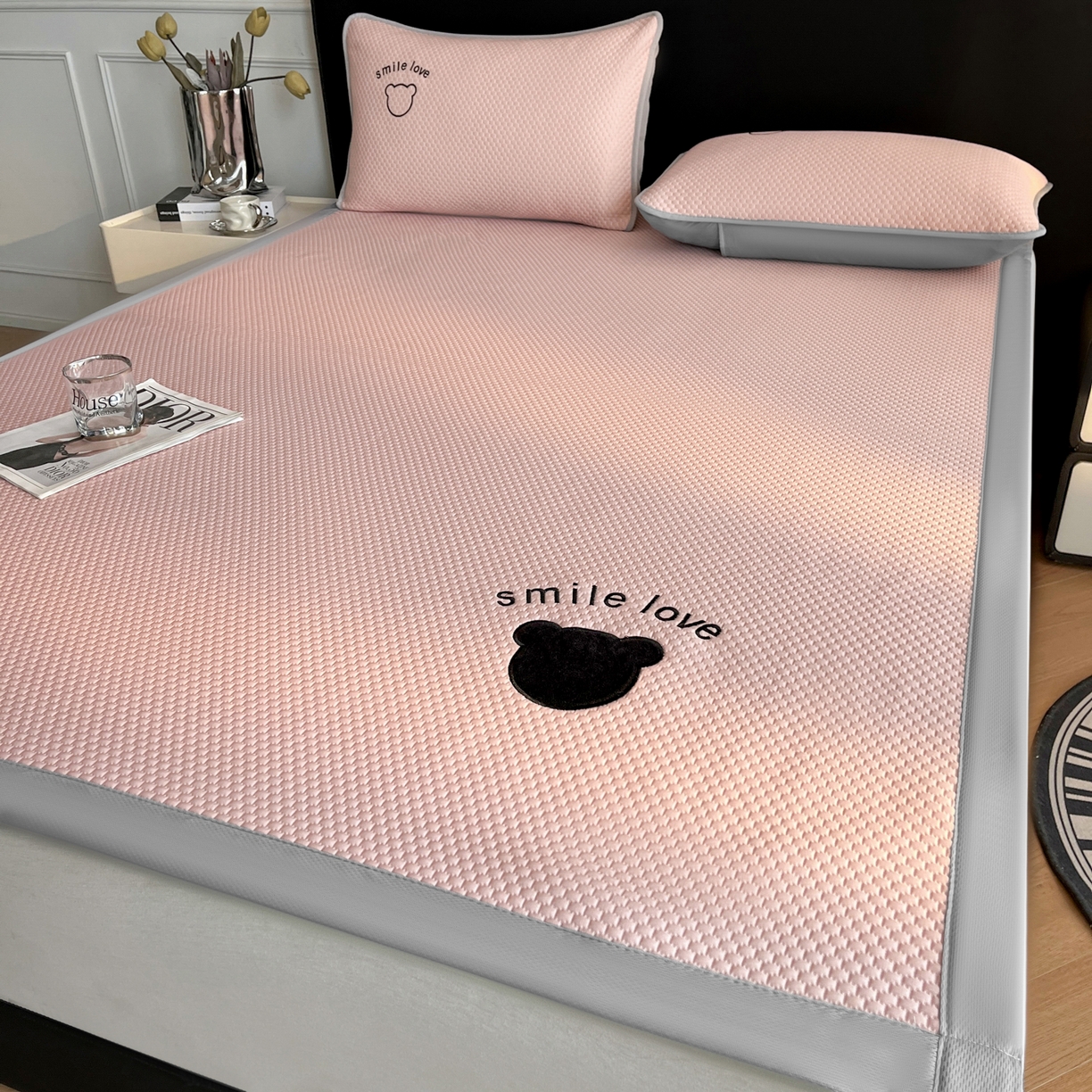 91家纺网 家纺一手货源 找家纺 奇丝雅2025新款冰豆豆凉席冰丝床单单件冰丝席家用单人学生宿舍上下铺寝室-成人款 八宝熊  -粉