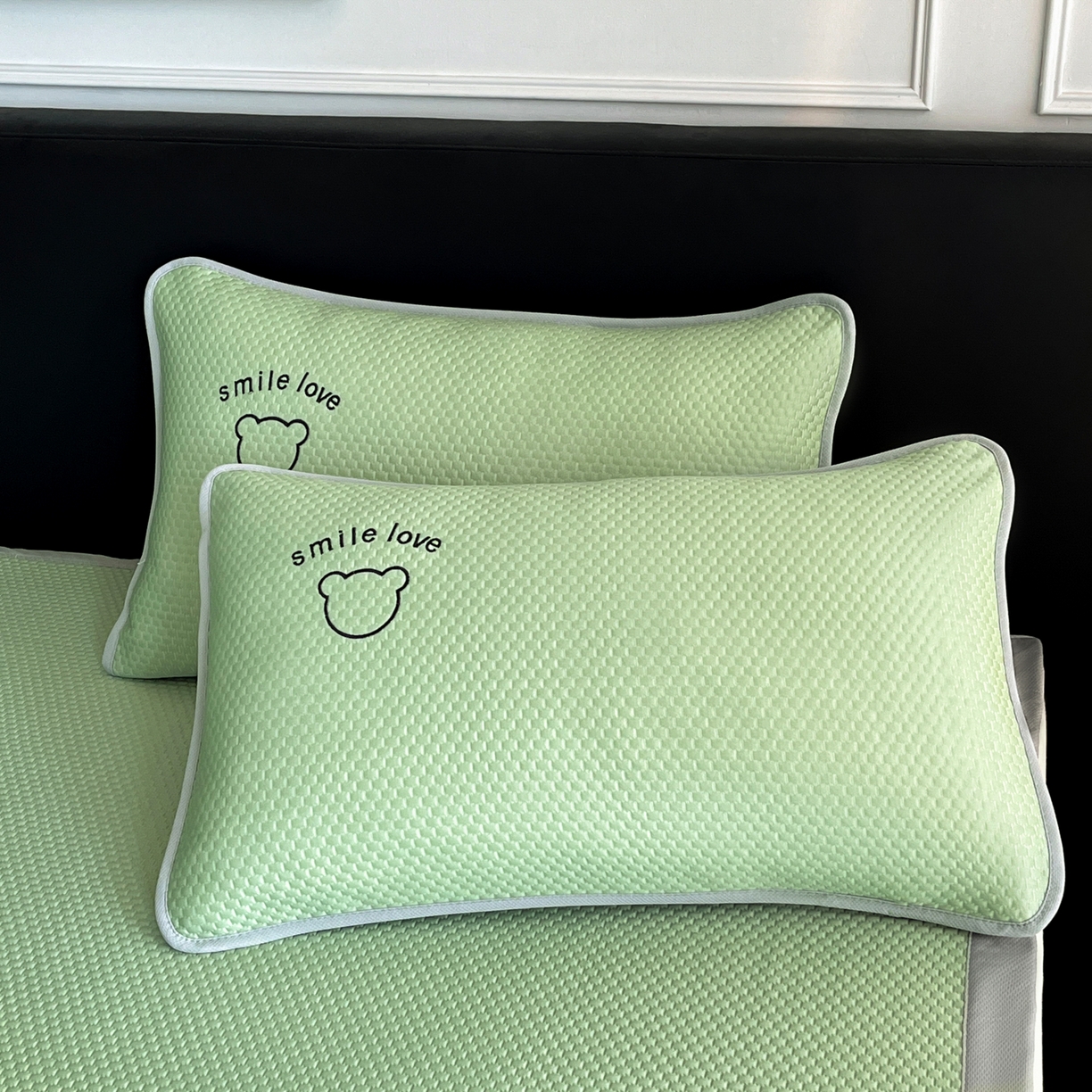 91家纺网 家纺一手货源 找家纺 奇丝雅2025新款冰豆豆凉席冰丝床单单件冰丝席家用单人学生宿舍上下铺寝室-成人款 八宝熊  -绿