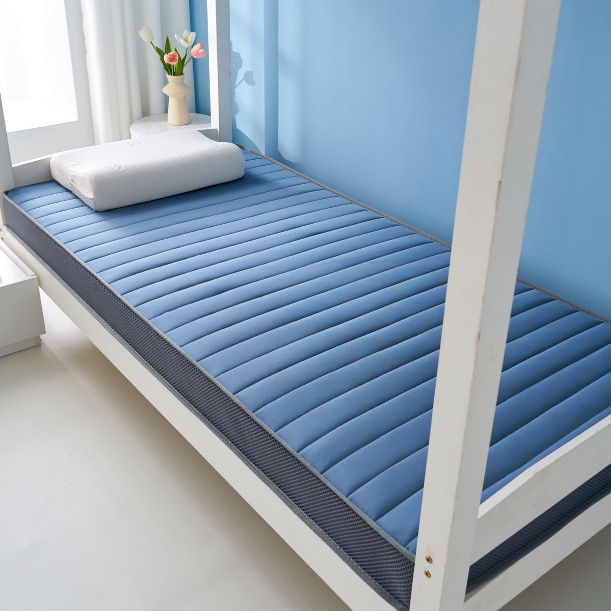 91家纺网 家纺一手货源 找家纺 奇丝雅 2025新款牛奶丝学生宿舍床专用加厚记忆棉海绵立体乳胶床垫【高密记忆棉】牛奶-灰蓝（6公分）