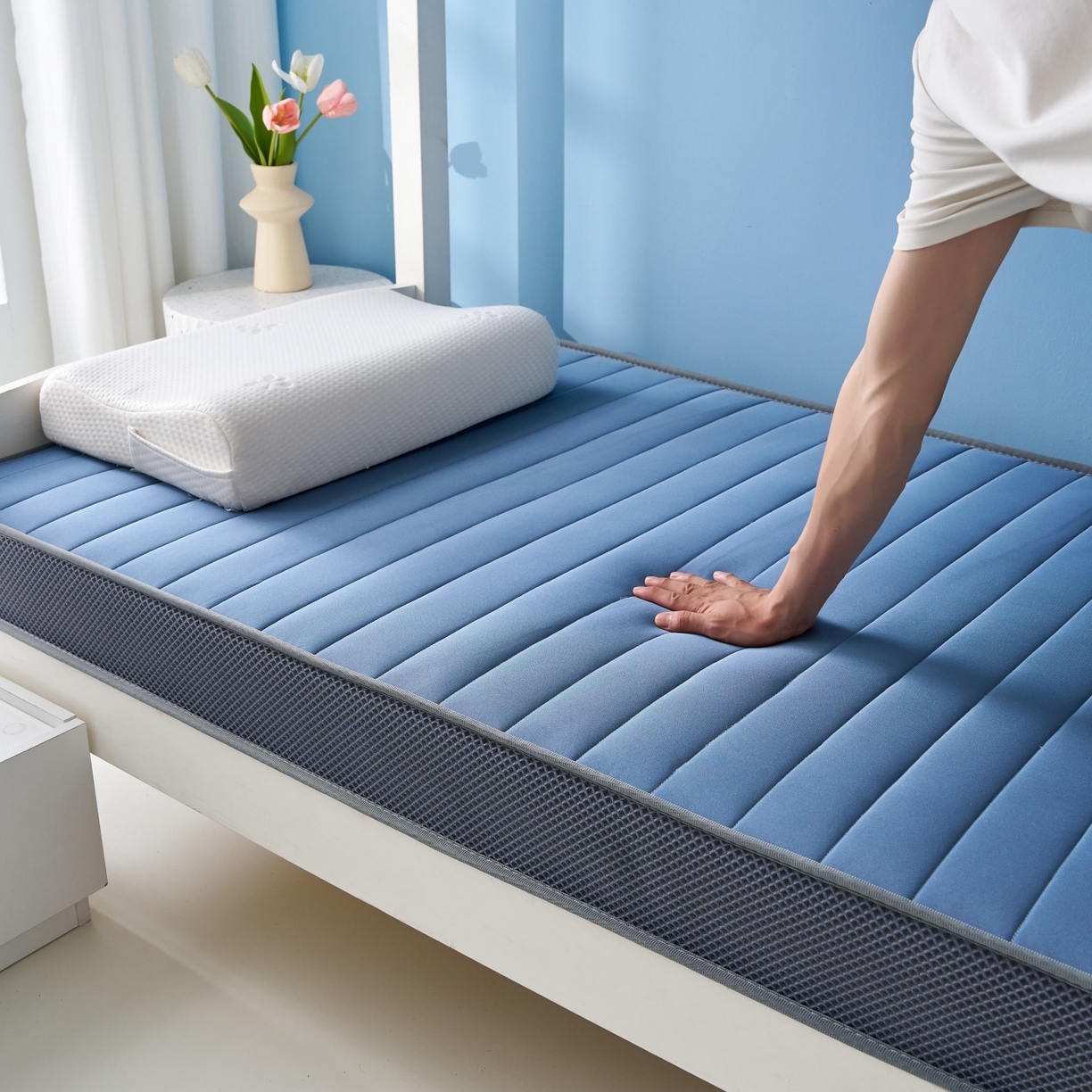 91家纺网 家纺一手货源 找家纺 奇丝雅 2025新款牛奶丝学生宿舍床专用加厚记忆棉海绵立体乳胶床垫【高密记忆棉】牛奶-灰蓝（6公分）