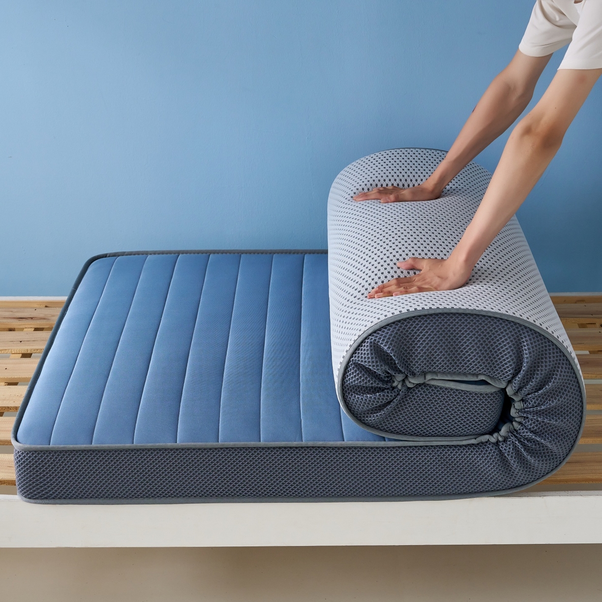 91家纺网 家纺一手货源 找家纺 奇丝雅 2025新款牛奶丝学生宿舍床专用加厚记忆棉海绵立体乳胶床垫【高密记忆棉】牛奶-灰蓝（9公分）