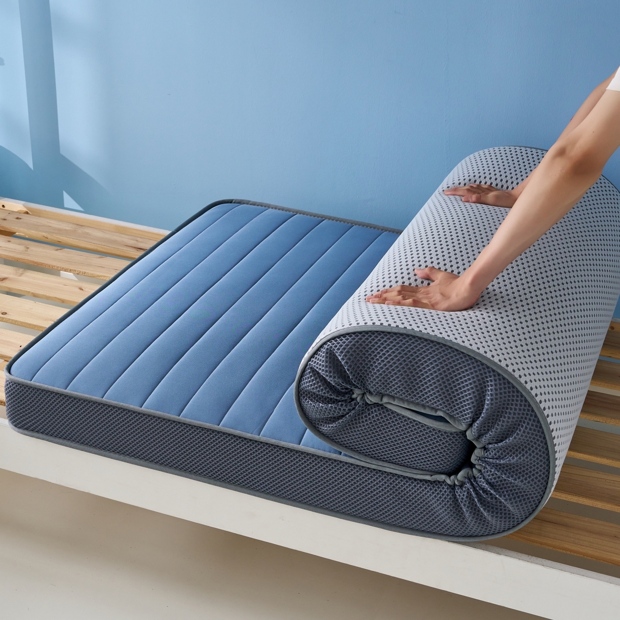 91家纺网 家纺一手货源 找家纺 奇丝雅 2025新款牛奶丝学生宿舍床专用加厚记忆棉海绵立体乳胶床垫【高密记忆棉】牛奶-灰蓝（9公分）