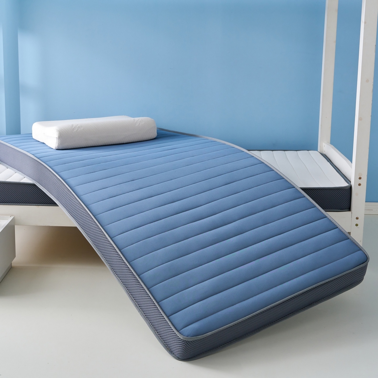 91家纺网 家纺一手货源 找家纺 奇丝雅 2025新款牛奶丝学生宿舍床专用加厚记忆棉海绵立体乳胶床垫【高密记忆棉】牛奶-灰蓝（9公分）