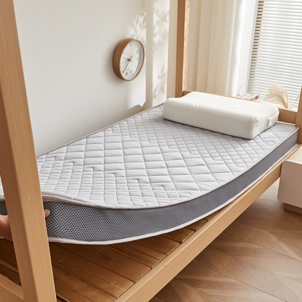 91家纺网 家纺一手货源 找家纺 奇丝雅 2025新款牛奶丝学生宿舍床上下铺专用加厚记忆棉海绵立体乳胶床垫【高密记忆棉】菱格-灰（6公分）