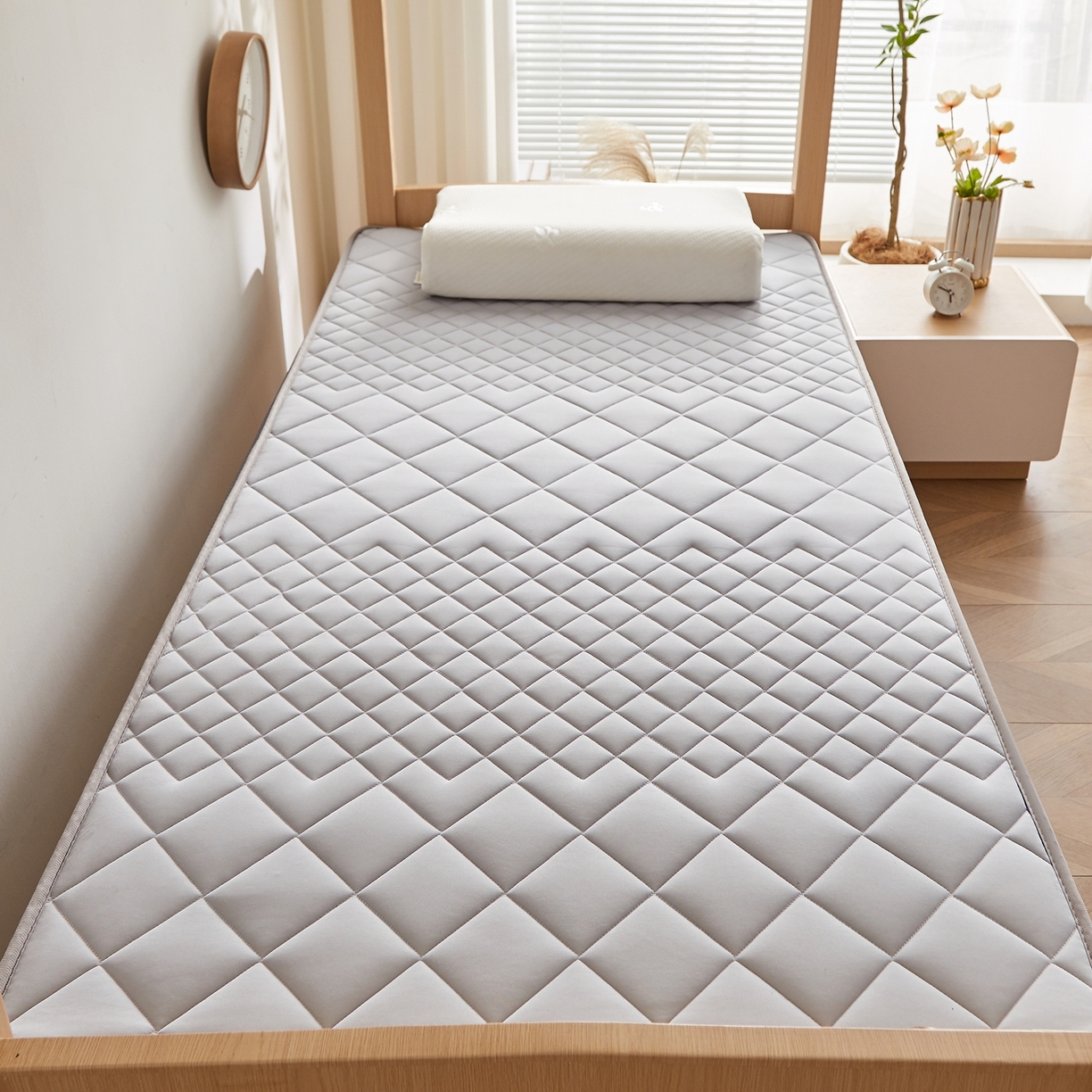 91家纺网 家纺一手货源 找家纺 奇丝雅 2025新款牛奶丝学生宿舍床上下铺专用加厚记忆棉海绵立体乳胶床垫【高密记忆棉】菱格-灰（6公分）
