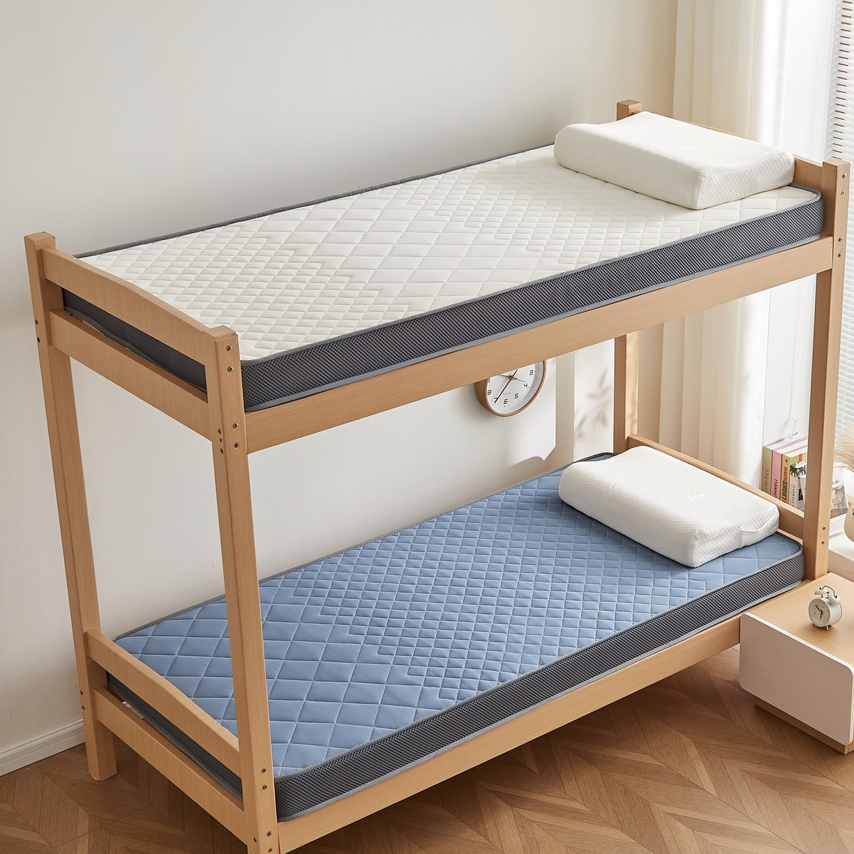 91家纺网 家纺一手货源 找家纺 奇丝雅 2025新款牛奶丝学生宿舍床上下铺专用加厚记忆棉海绵立体乳胶床垫【高密记忆棉】菱格-灰（6公分）