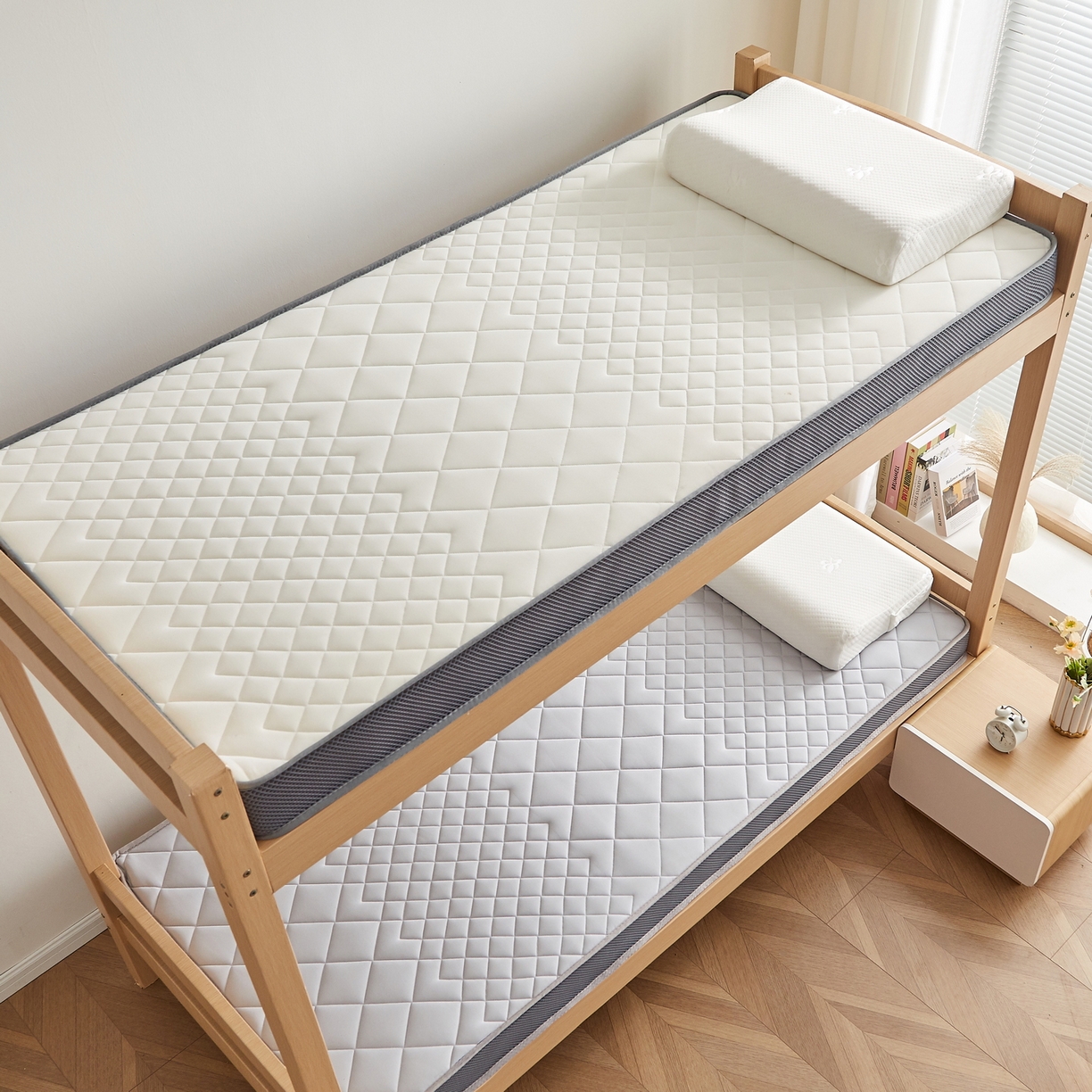 91家纺网 家纺一手货源 找家纺 奇丝雅 2025新款牛奶丝学生宿舍床上下铺专用加厚记忆棉海绵立体乳胶床垫【高密记忆棉】菱格-灰（9公分）