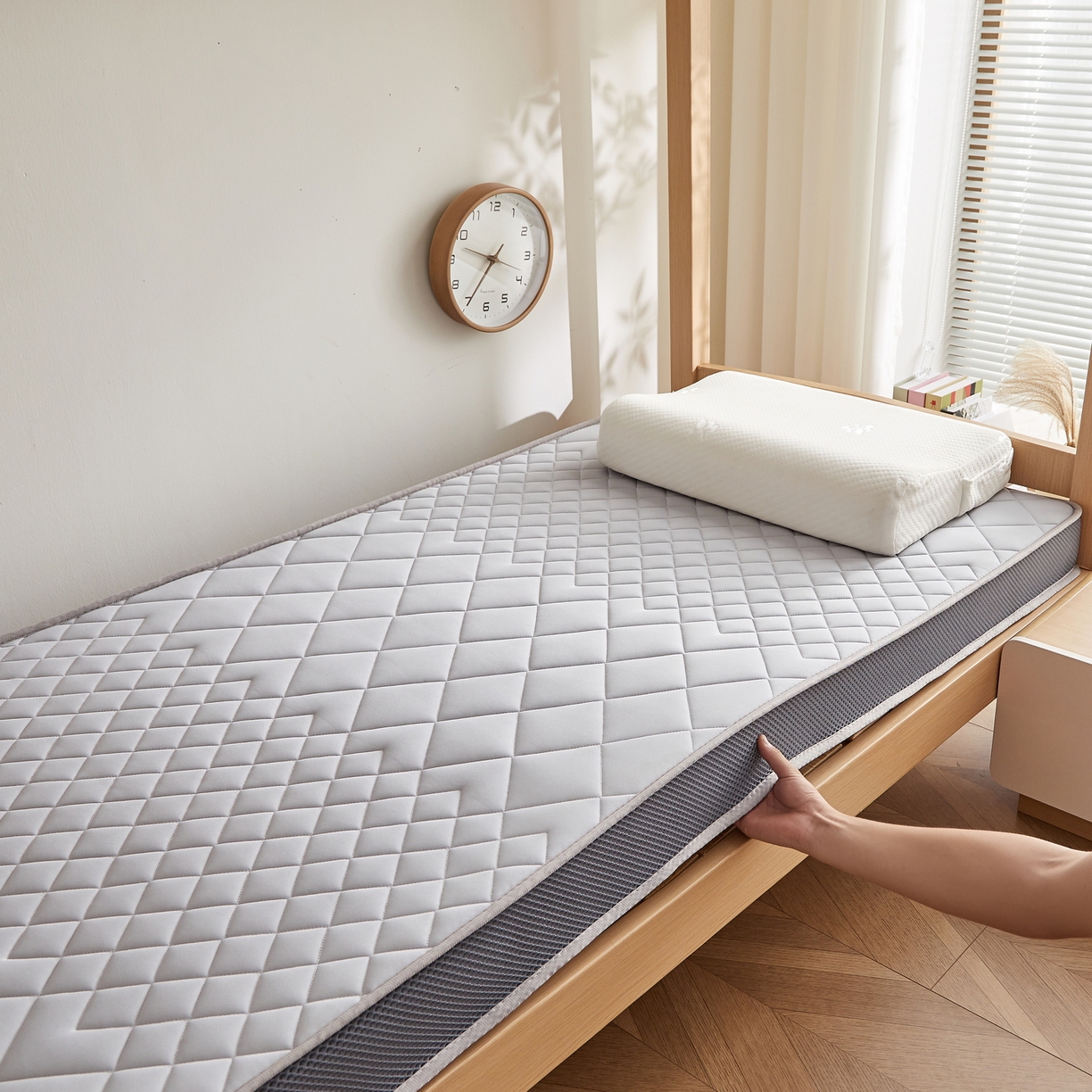 91家纺网 家纺一手货源 找家纺 奇丝雅 2025新款牛奶丝学生宿舍床上下铺专用加厚记忆棉海绵立体乳胶床垫【高密记忆棉】菱格-灰（9公分）