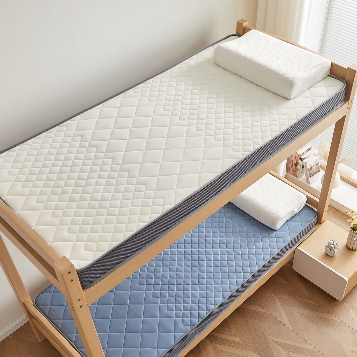 91家纺网 家纺一手货源 找家纺 奇丝雅 2025新款牛奶丝学生宿舍床上下铺专用加厚记忆棉海绵立体乳胶床垫【高密记忆棉】菱格-兰（9公分）