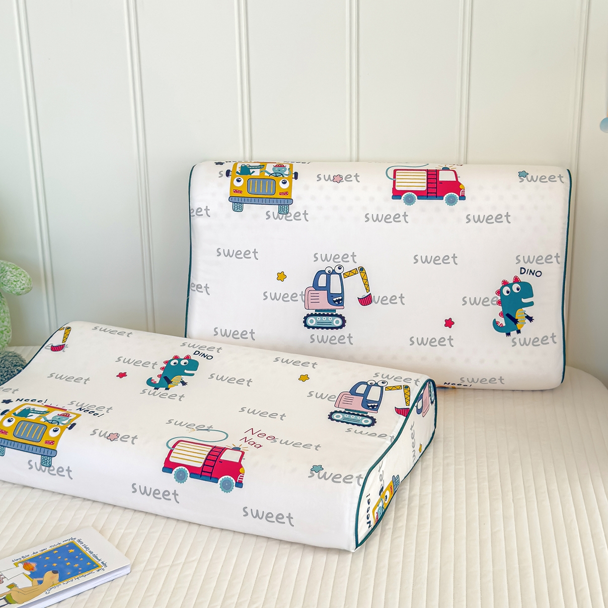 91家纺网 家纺一手货源 找家纺 良佐生活 2025新款A类60s全棉贡缎乳胶枕套 恐龙滴滴车